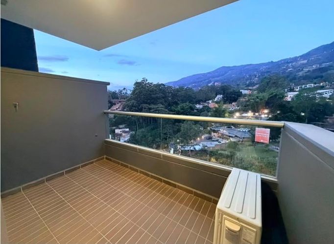 Apartamento de 2 alcobas en arriendo en Loma Benedictinos, Envigado, 65 m² · foto 8 de 12