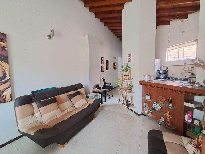 Apartamento de 3 alcobas en venta en La Castellana, Medellín, 75 m² · foto 5 de 19