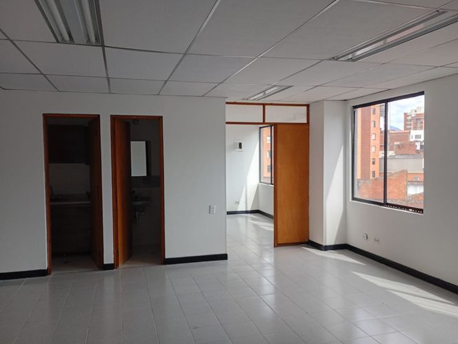Oficina en arriendo en Laureles, Medellín, 70 m² · foto 2 de 12
