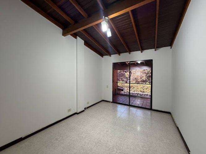 Casa de 4 alcobas en arriendo en Loma De Las Brujas, Envigado, 187 m² · foto 9 de 21