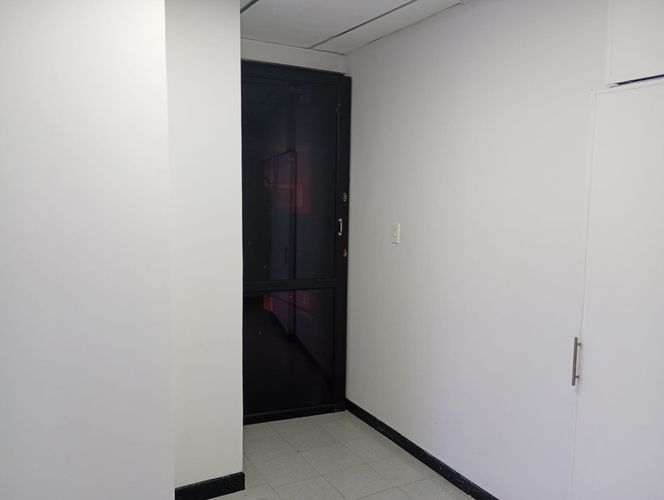 Oficina en arriendo en Laureles, Medellín, 39 m² · foto 6 de 8