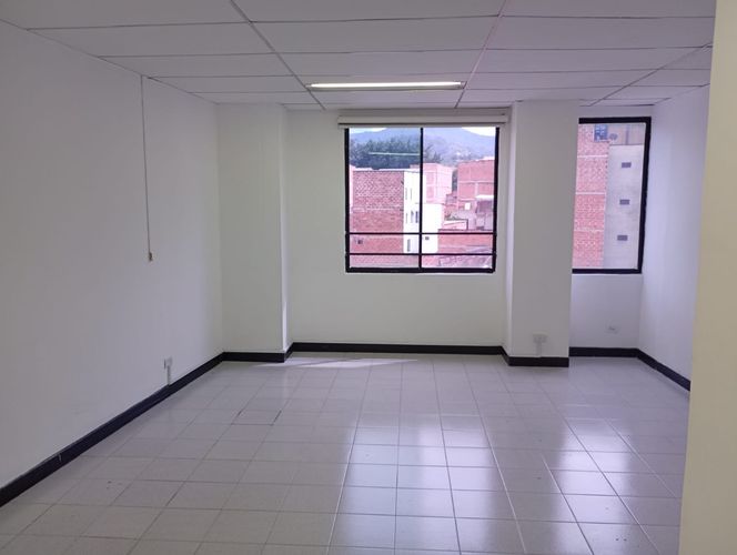 Oficina en arriendo en Laureles, Medellín, 39 m² · foto 2 de 8