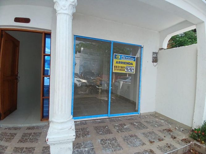 Local en arriendo en Manga, Cartagena, 31 m² · foto 2 de 7