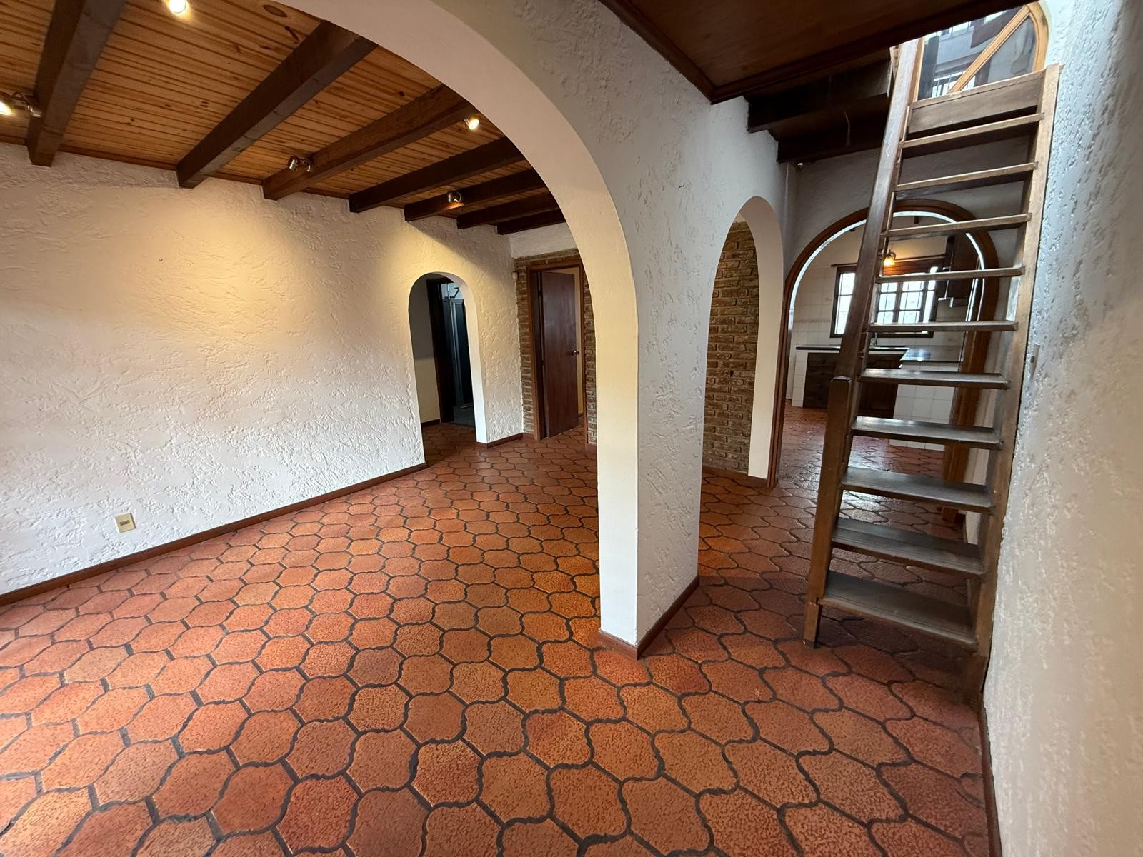 Alquiler: Casa Rústica con Encanto, 2 Dormitorios y Terraza en Parque Batlle