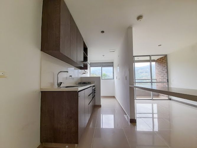 Apartamento de 3 alcobas en arriendo en El Chingui, Envigado, 69 m² · foto 3 de 13