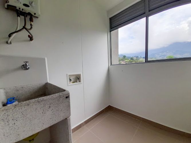 Apartamento de 3 alcobas en arriendo en El Chingui, Envigado, 69 m² · foto 10 de 13
