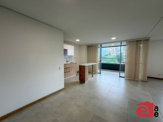 Apartamento de 3 alcobas en arriendo en Loma De San Jose, Sabaneta, 78 m² · foto 2 de 15