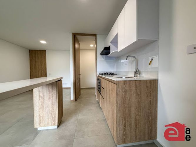 Apartamento de 3 alcobas en arriendo en Loma De San Jose, Sabaneta, 78 m² · foto 4 de 15