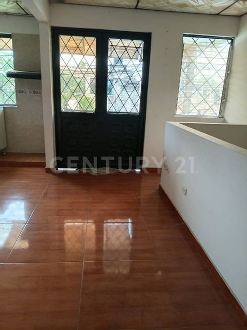 Casa de 6 alcobas en venta en Cd San Antonio, Villavicencio, 140 m² · foto 4 de 12