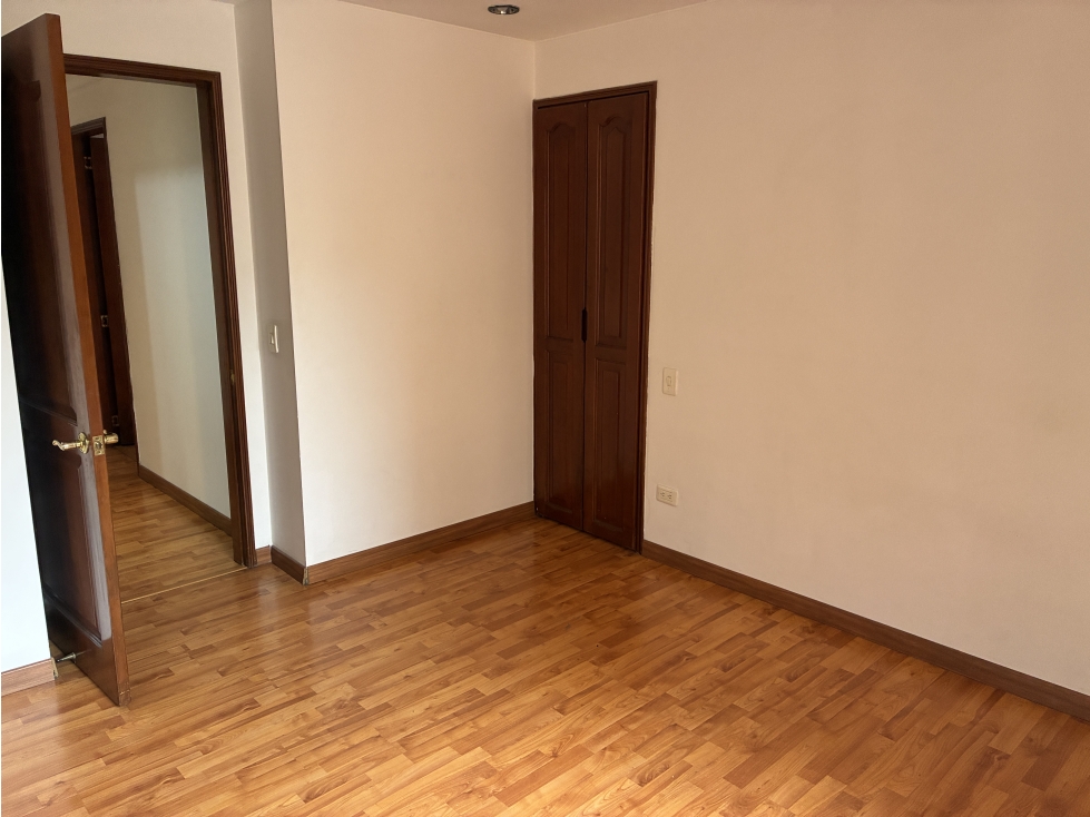 Apartamento en venta en Los Rosales, Bogotá · foto 13 de 17