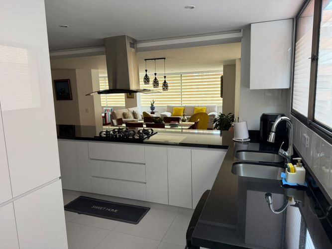 Apartamento de 3 alcobas en arriendo en Chico Norte, Bogotá, 180 m² · foto 3 de 16