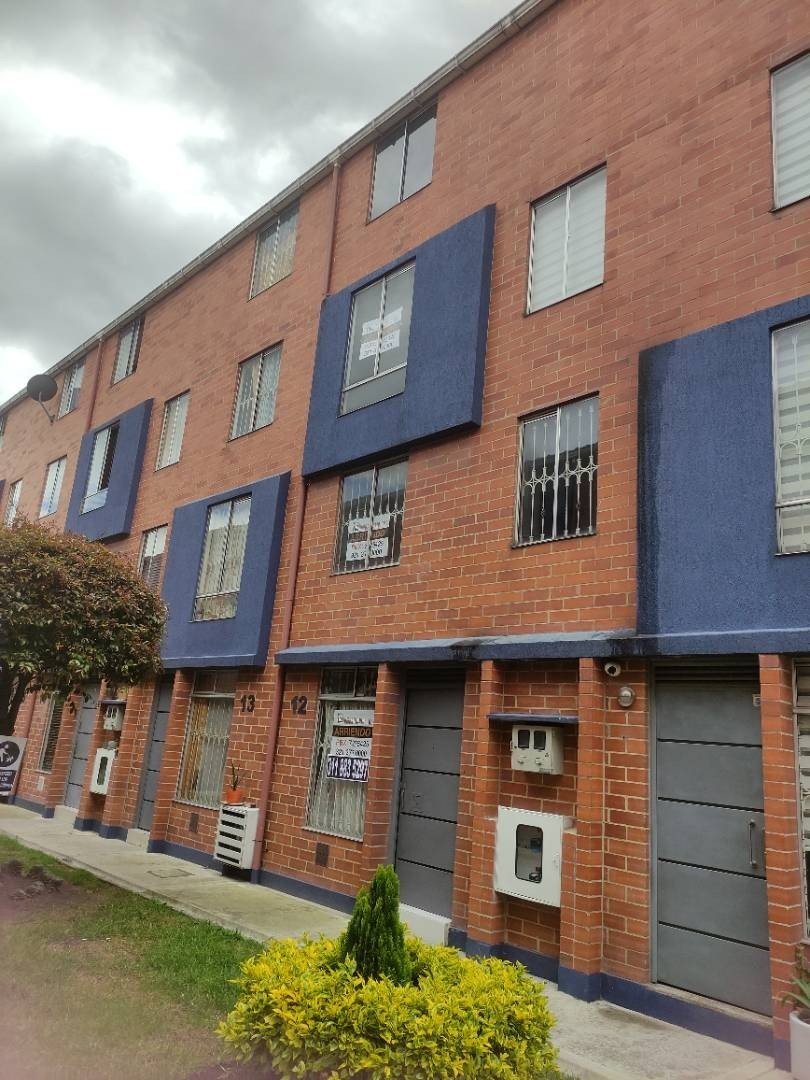 Casa en venta en Fontibon, Bogotá · foto 2 de 15