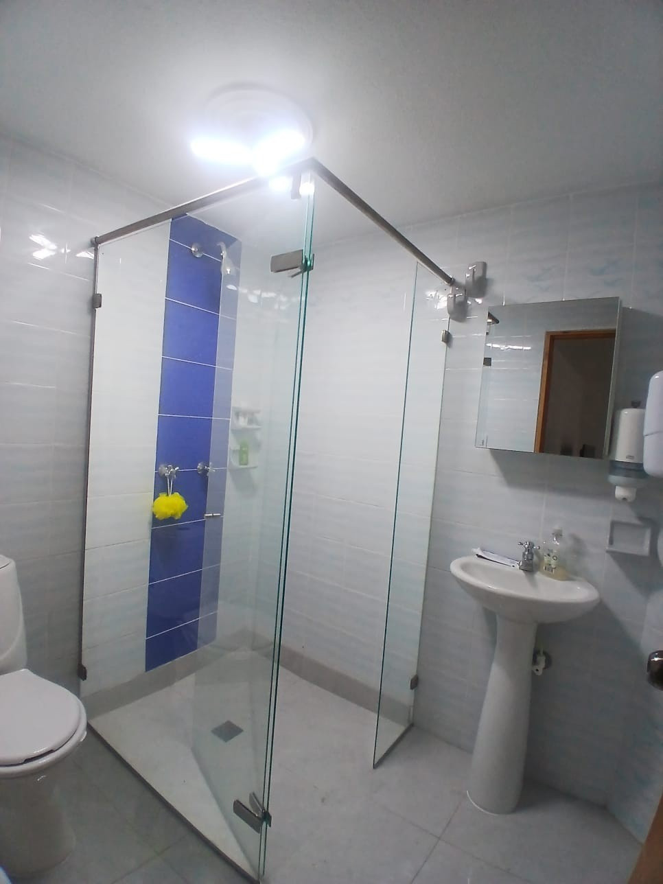 Casa en arriendo en El Trianon, Envigado · foto 5 de 24