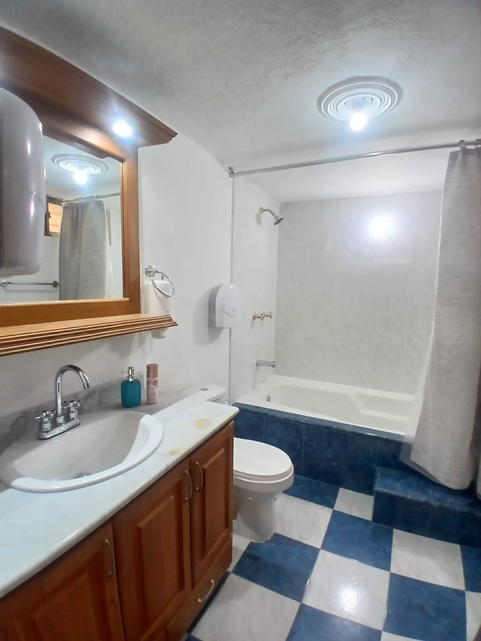 Casa en arriendo en El Trianon, Envigado · foto 8 de 24