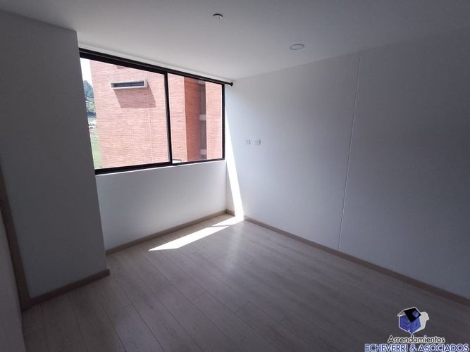 Apartamento de 2 alcobas en arriendo en Loma Del Escobero, Envigado, 67 m² · foto 7 de 8