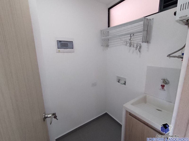 Apartamento en venta en Loma Del Escobero, Envigado · foto 2 de 8