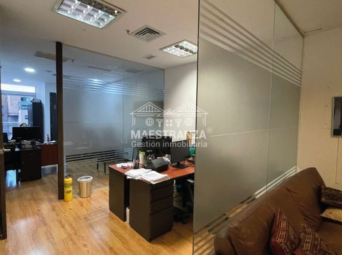 Oficina en venta en Las Palmas, Medellín, 306 m² · foto 2 de 12