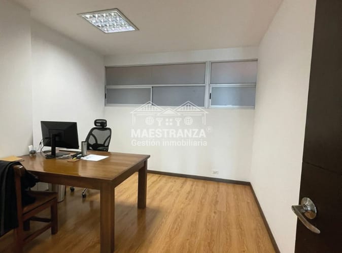 Oficina en venta en Las Palmas, Medellín, 306 m² · foto 3 de 12
