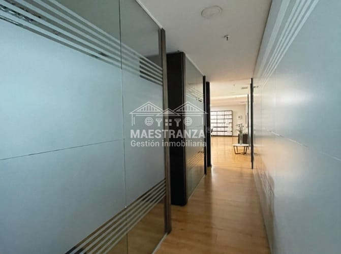 Oficina en venta en Las Palmas, Medellín, 306 m² · foto 4 de 12