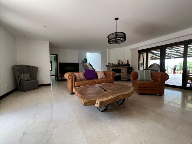 Casa de 8 alcobas en venta en El Carmen De Viboral, El Carmen de Viboral, 664 m² · foto 4 de 15