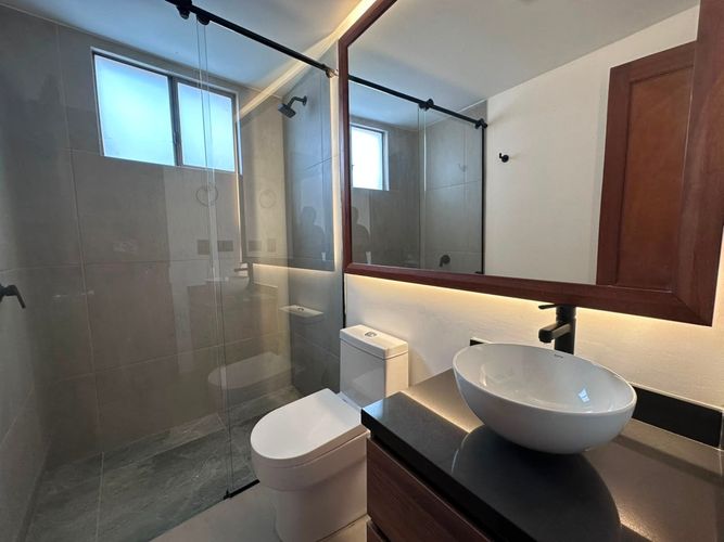 Apartamento de 3 alcobas en arriendo en Los Naranjos, Medellín, 215 m² · foto 16 de 19