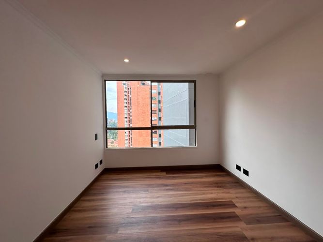 Apartamento de 3 alcobas en arriendo en Los Naranjos, Medellín, 215 m² · foto 9 de 19