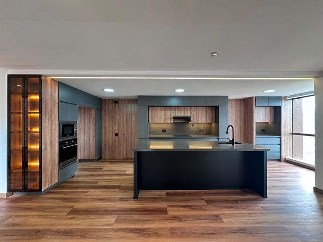 Apartamento de 3 alcobas en arriendo en Los Naranjos, Medellín, 215 m² · foto 7 de 19