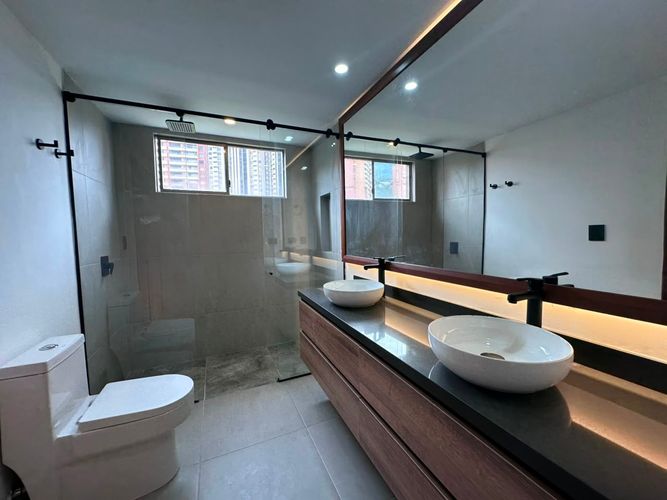 Apartamento de 3 alcobas en arriendo en Los Naranjos, Medellín, 215 m² · foto 18 de 19
