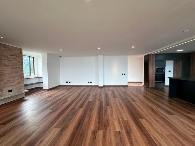 Apartamento de 3 alcobas en arriendo en Los Naranjos, Medellín, 215 m² · foto 10 de 19
