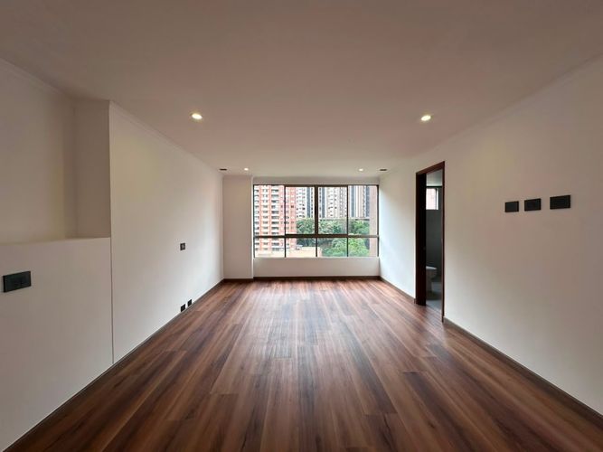 Apartamento de 3 alcobas en arriendo en Los Naranjos, Medellín, 215 m² · foto 11 de 19