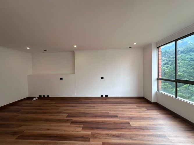 Apartamento de 3 alcobas en arriendo en Los Naranjos, Medellín, 215 m² · foto 14 de 19