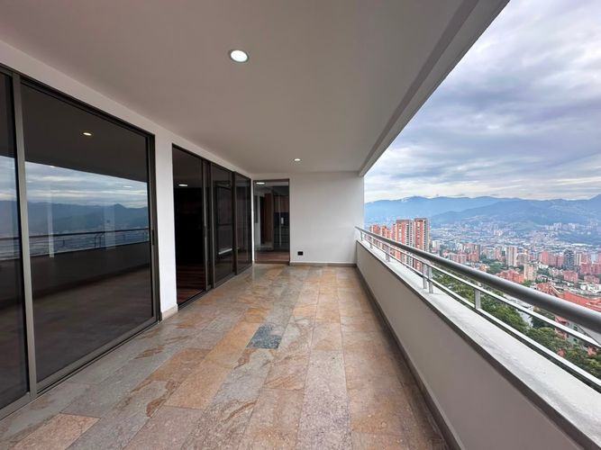 Apartamento de 3 alcobas en arriendo en Los Naranjos, Medellín, 215 m² · foto 19 de 19