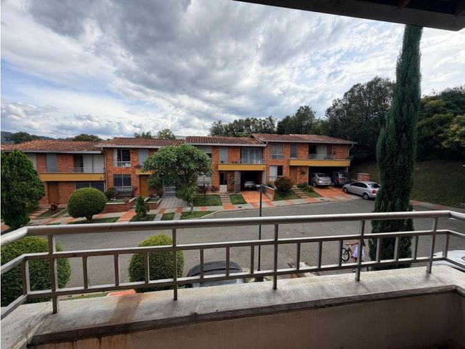Casa de 3 alcobas en venta en Suramérica, La Estrella, 140 m² · foto 2 de 17