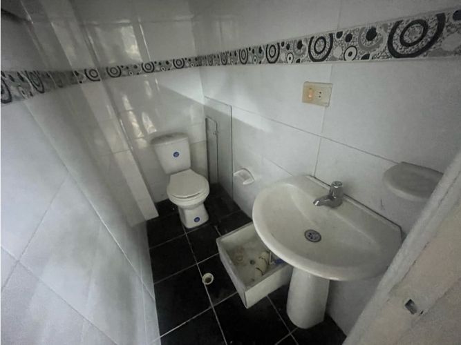 Oficina en arriendo en Los Naranjos, Envigado, 20 m² · foto 2 de 3