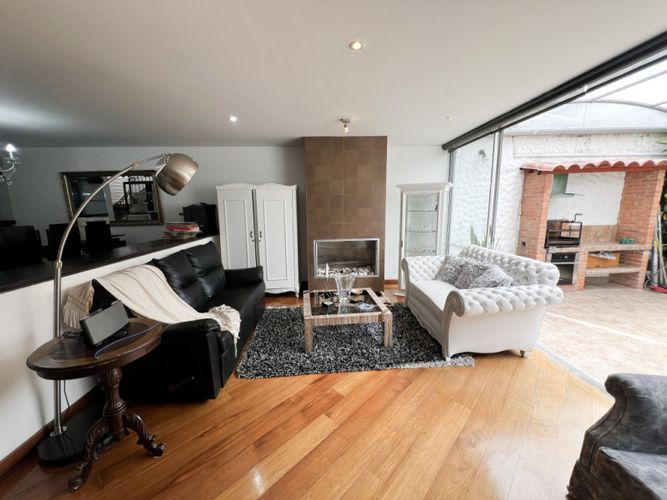 Casa en venta en Santa Paula, Bogotá · foto 2 de 14
