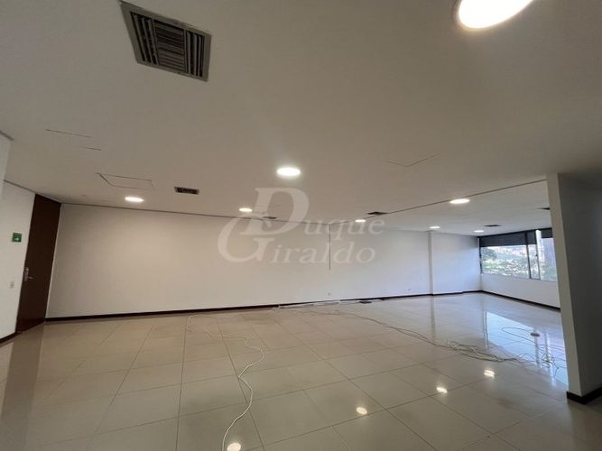 Oficina en arriendo en El Poblado, Medellín, 147 m² · foto 4 de 6