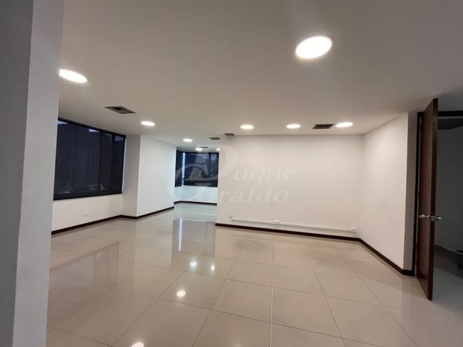 Oficina en arriendo en El Poblado, Medellín, 147 m² · foto 5 de 6