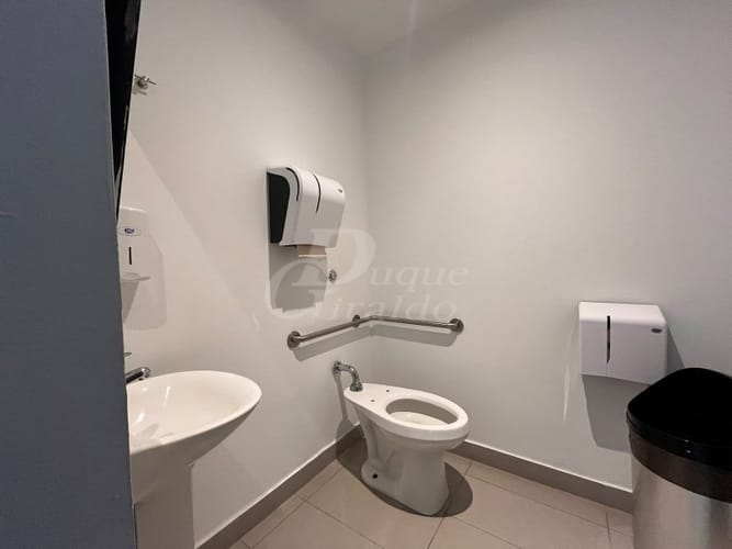 Oficina en arriendo en Villa Carlota, Medellín, 131 m² · foto 7 de 7