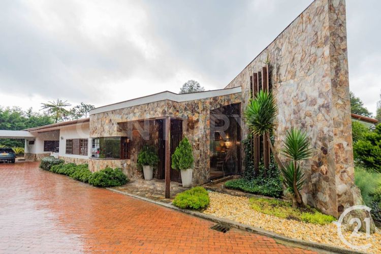 Casa de 4 alcobas en venta en Las Palmas, Envigado, 645 m² · foto 2 de 24