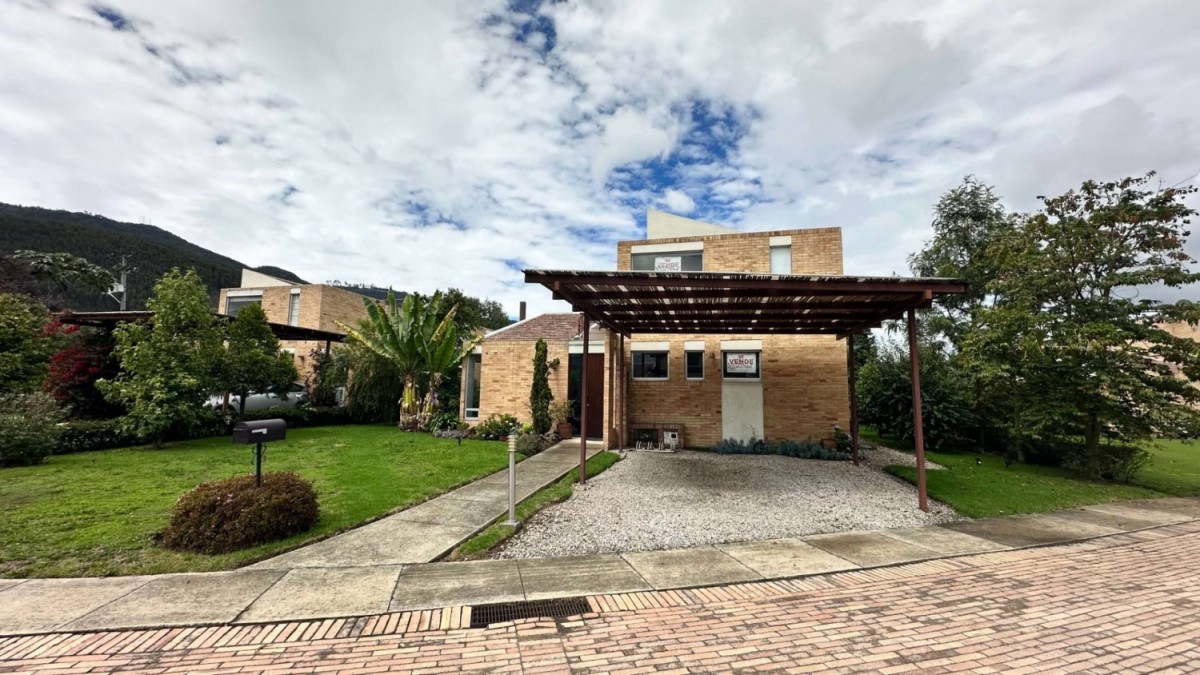 Casa en venta en Chuntame, Cajicá · foto 2 de 24