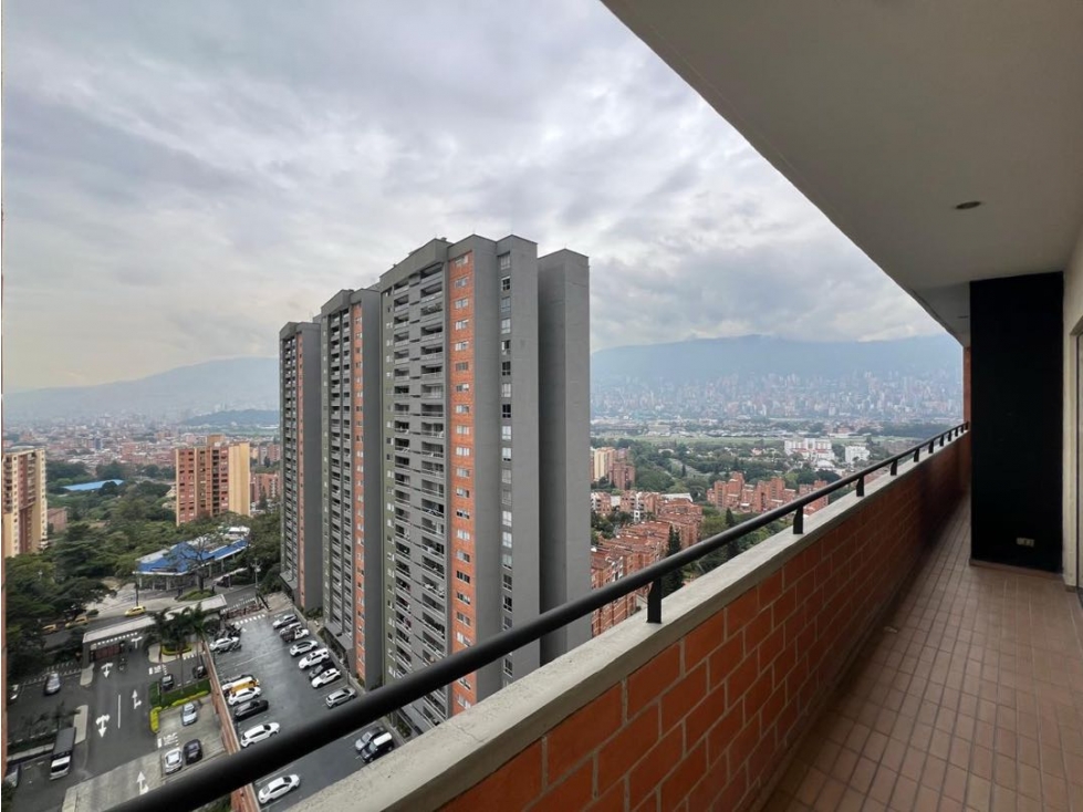 Apartamento en venta en Loma De Los Bernal, Medellín · foto 4 de 24