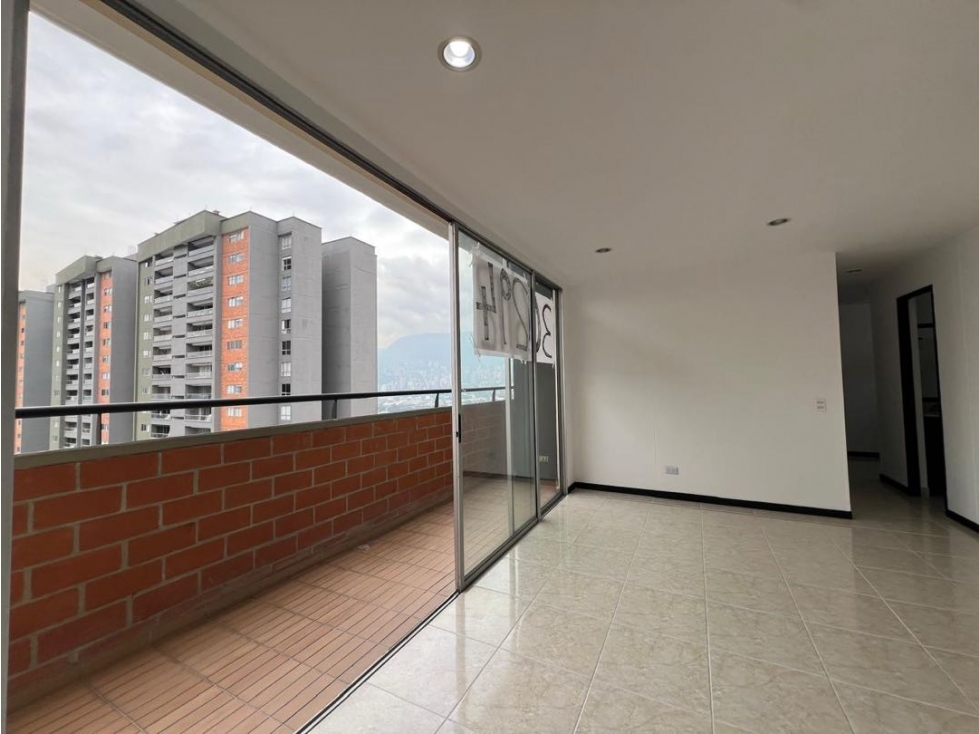 Apartamento en venta en Loma De Los Bernal, Medellín · foto 7 de 24