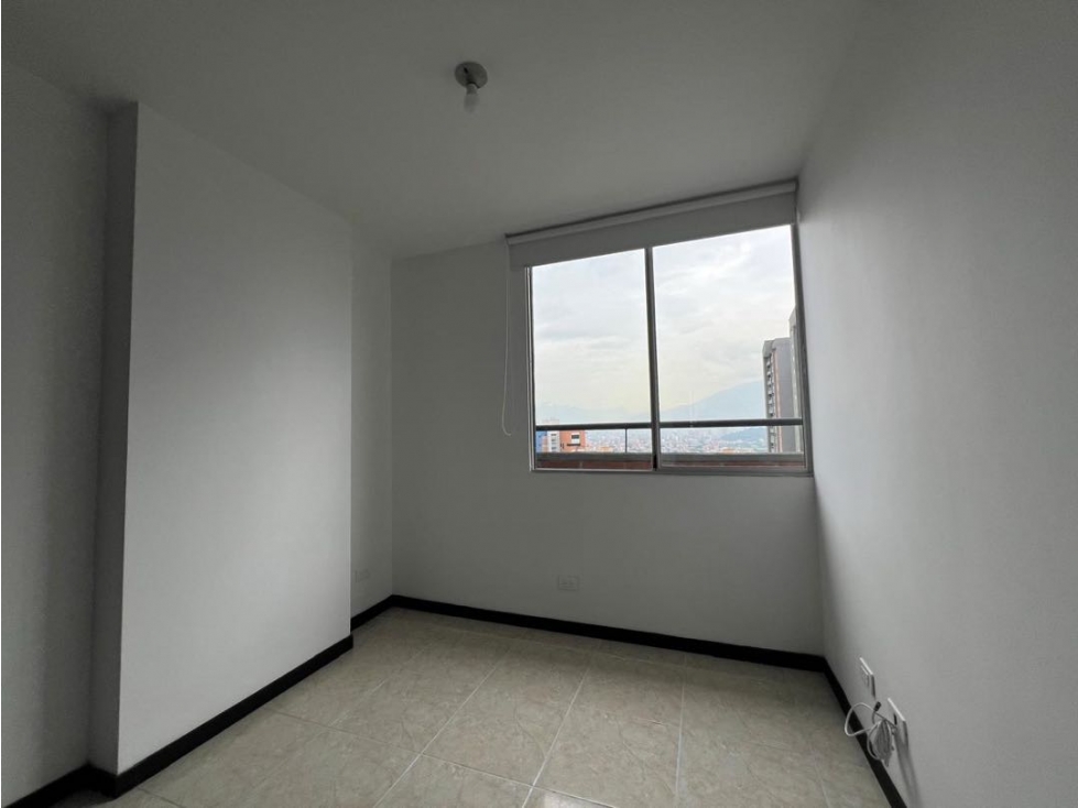 Apartamento en venta en Loma De Los Bernal, Medellín · foto 15 de 24