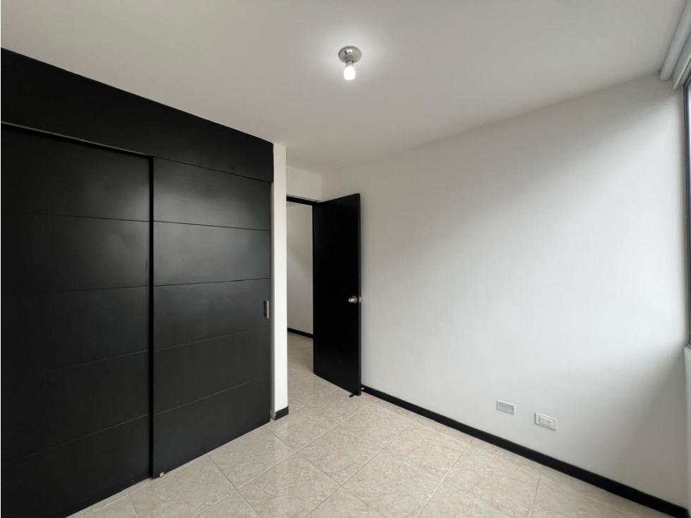 Apartamento en venta en Loma De Los Bernal, Medellín · foto 17 de 24