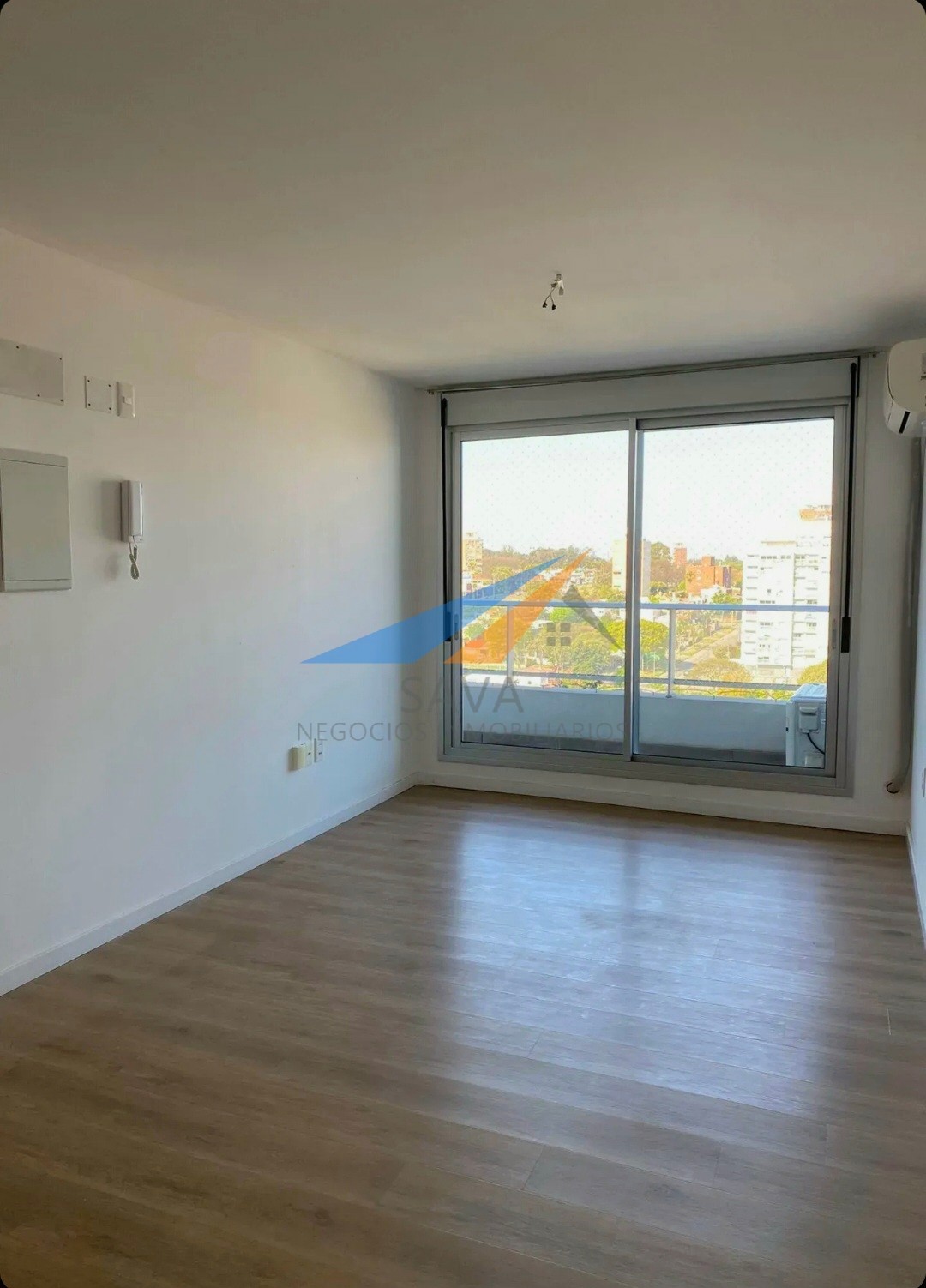 Alquiler Apartamento 1 Dormitorio en Malvin! Piso Alto. Excelente Ubicación. · Foto 9