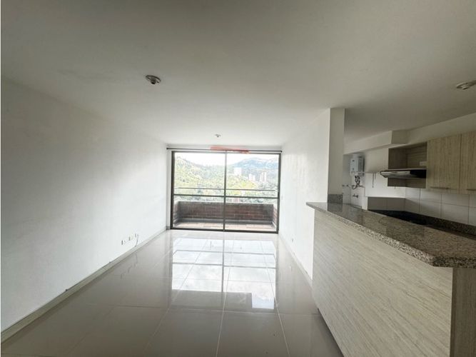 Apartamento de 3 alcobas en venta en Las Lomitas, Medellín, 71 m² · foto 2 de 11