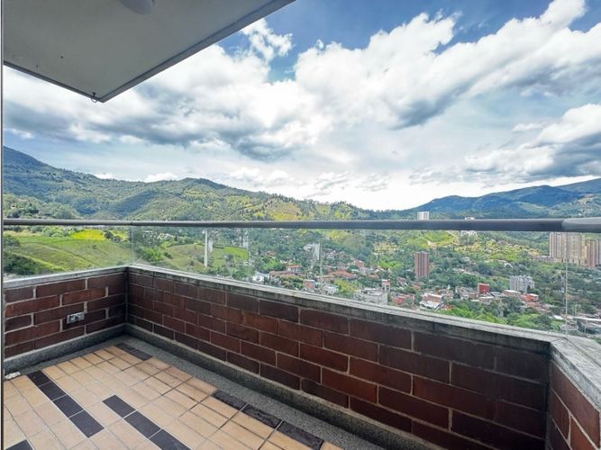 Apartamento de 3 alcobas en venta en Las Lomitas, Medellín, 71 m² · foto 3 de 11