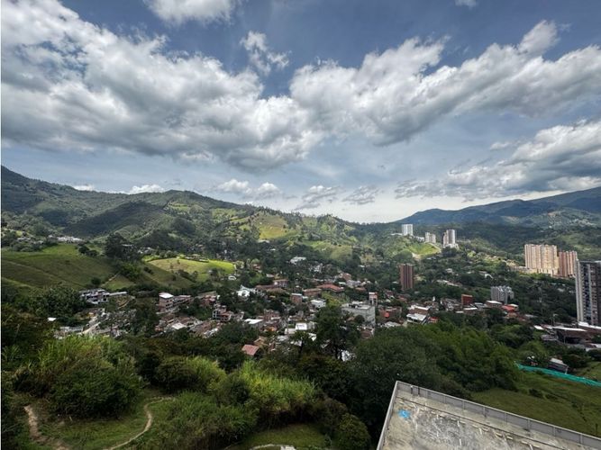 Apartamento de 3 alcobas en venta en Las Lomitas, Medellín, 71 m² · foto 4 de 11