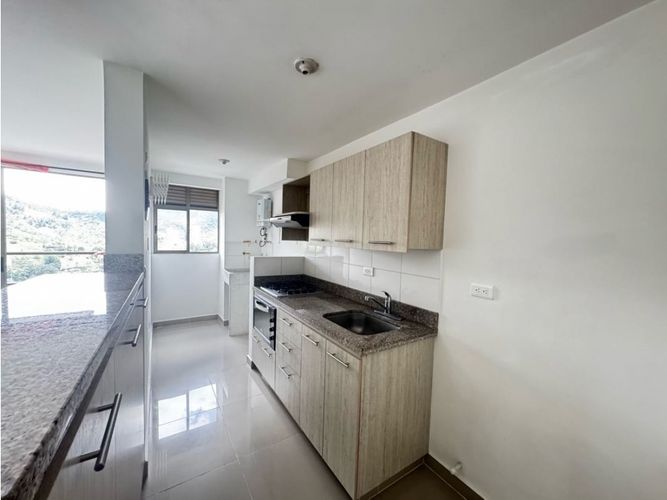 Apartamento de 3 alcobas en venta en Las Lomitas, Medellín, 71 m² · foto 5 de 11