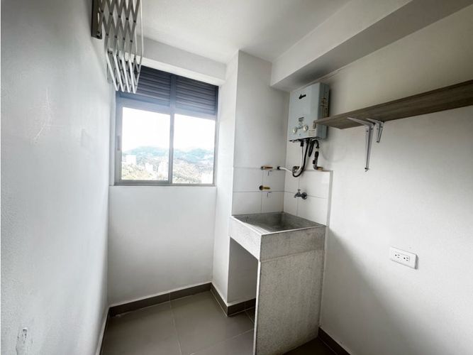 Apartamento de 3 alcobas en venta en Las Lomitas, Medellín, 71 m² · foto 6 de 11